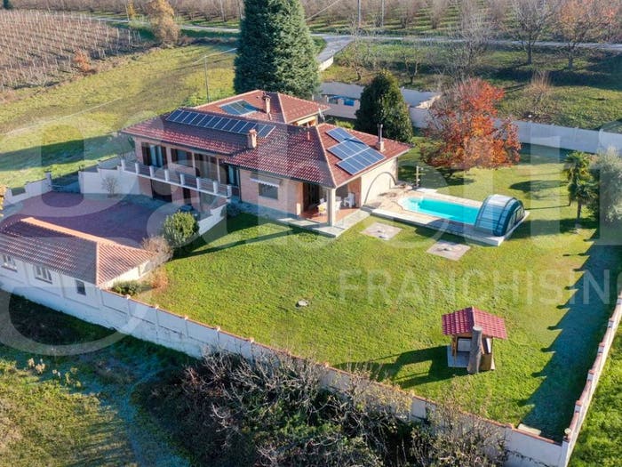 Casa con 6 locali in vendita in Borgata Alferi Soprani, La Morra