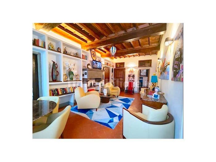 Appartamento quadrilocale in vendita in Piazza Santa Felicita, Ponte Vecchio Pitti, Firenze