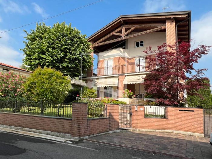 Casa con 6 locali in vendita in Via Pozzo Piola, Centro, Cavriago