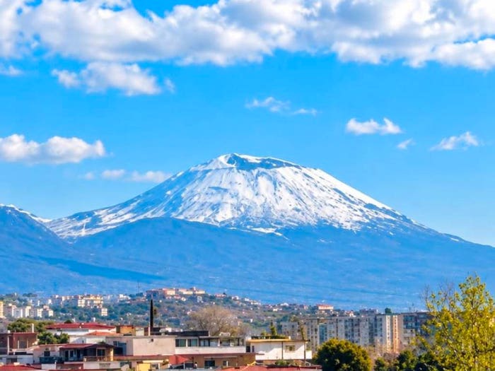 Appartamento trilocale in vendita in Via Montagna Spaccata, Pianura, Napoli