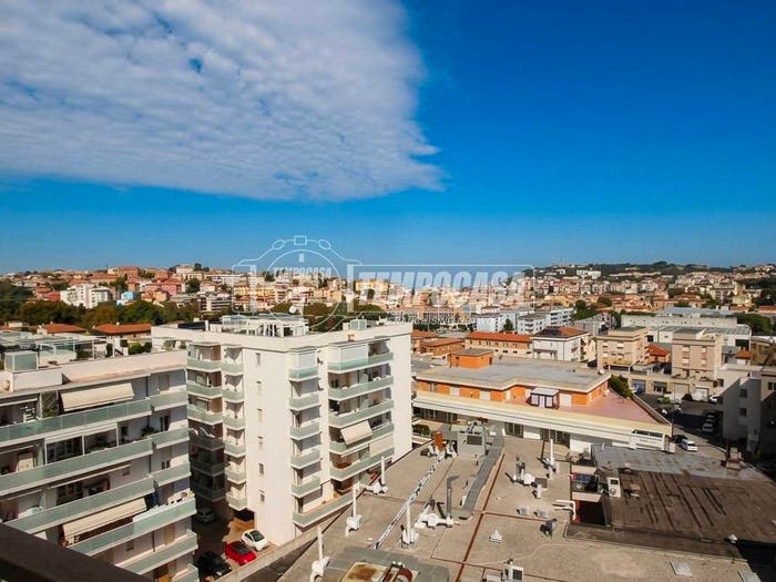 Appartamento trilocale in vendita in Via dell'Artigianato, Palombare, Ancona