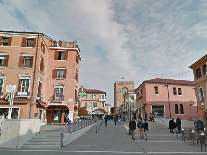 Casa con 6 locali in vendita in Piazza Erminio Ferretto, Mestre, Venezia