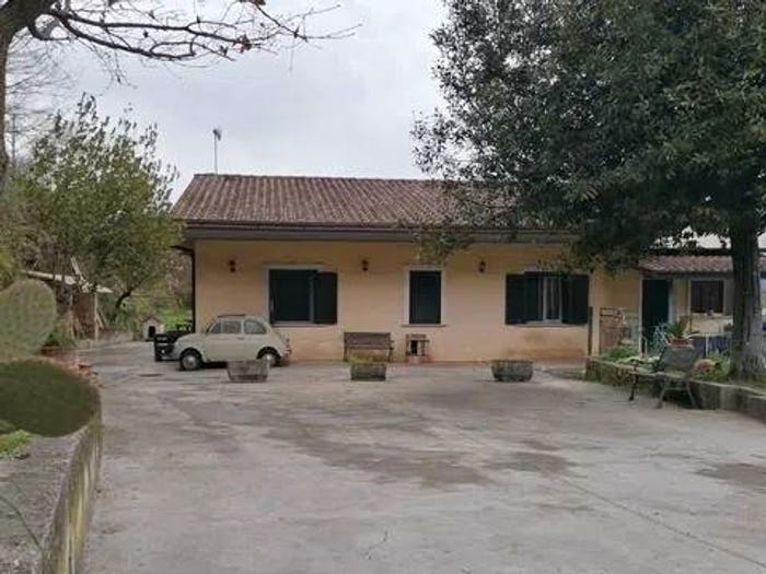 Casa quadrilocale in vendita in Via Vallerizza, Ceccano