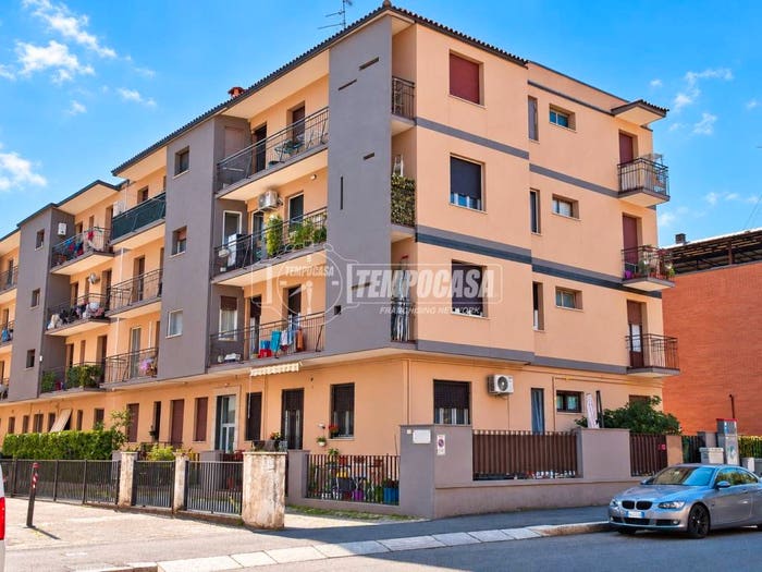 Appartamento trilocale in vendita in Viale Giulio Cesare, Bicocca, Novara