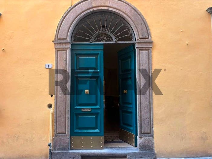 Appartamento con 6 locali in vendita in Via Cesare Battisti, Piazza Napoleone San Michele, Lucca