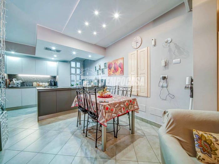 Appartamento quadrilocale in vendita in Via San Rocco, Centro, Jerago con Orago