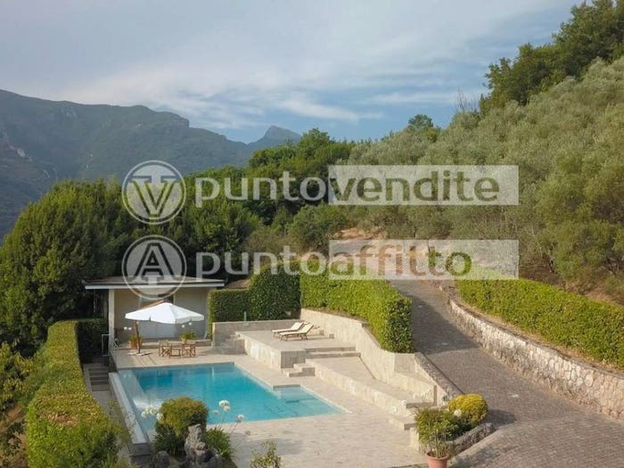 Casa con 6 locali in vendita in via Colletto Zacconi, Camaiore Paese, Camaiore