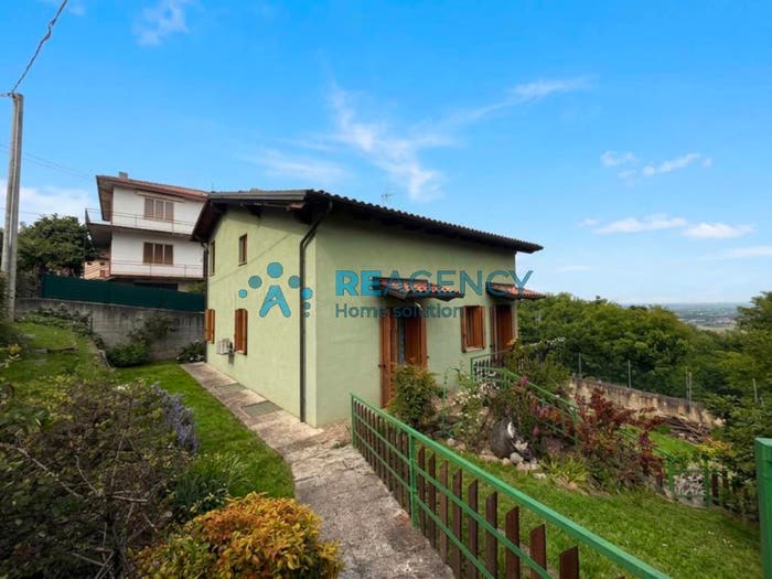 Casa con 5 locali in vendita in Costabissara