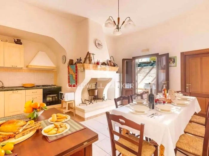 Casa con 6 locali in vendita in Via Umberto I, Avetrana