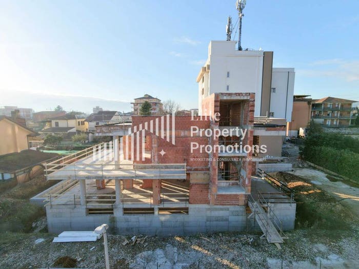 Casa con 6 locali in vendita in Via Tito Pomponio Attico, Madonna Della Neve, Frosinone