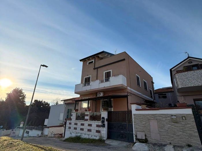 Casa quadrilocale in vendita in Via Pizzoferrato, Stazione Centrale Corso Vittorio, Pescara