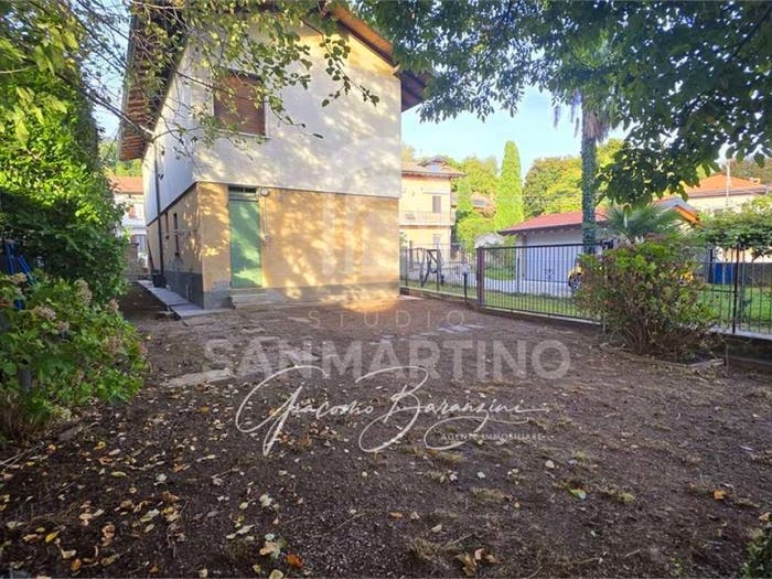 Casa quadrilocale in vendita in Via Sacconaghi, Comerio