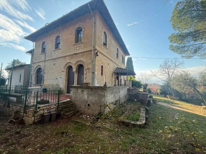 Casa con 6 locali in vendita in Strada di Gualdo, Narni