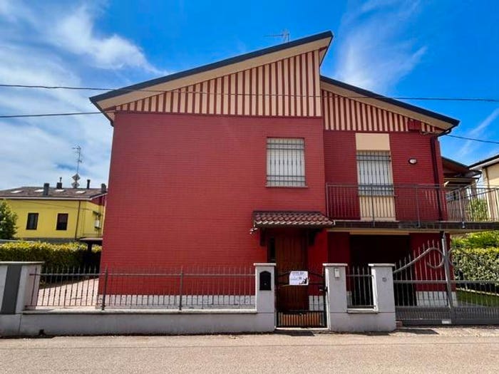 Casa con 5 locali in vendita in Via Spagna, Sacca Stazione, Modena