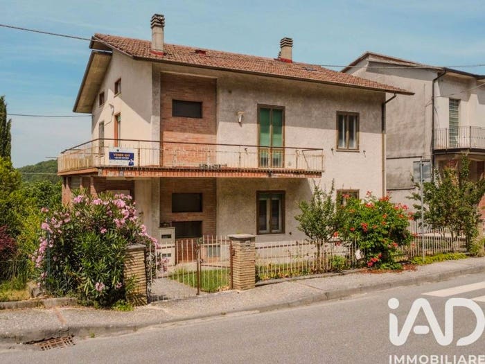 Casa con 6 locali in vendita in Via Risorgimento, Casacastalda, Valfabbrica