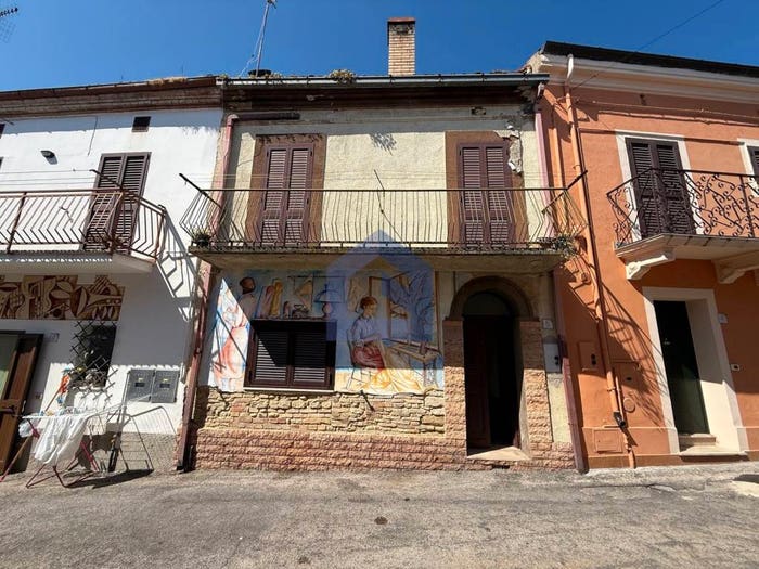 Casa con 6 locali in vendita in Via Guglielmo Marconi, Centro, Treglio