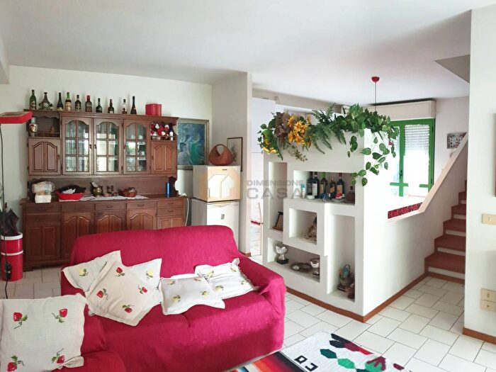 Appartamento con 5 locali in vendita in Viale Michelangelo Buonarroti, Città Giardino, Viareggio
