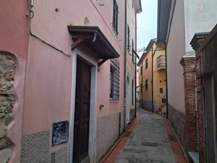 Casa quadrilocale in vendita in Gragnana Sorgnano Torano, Carrara