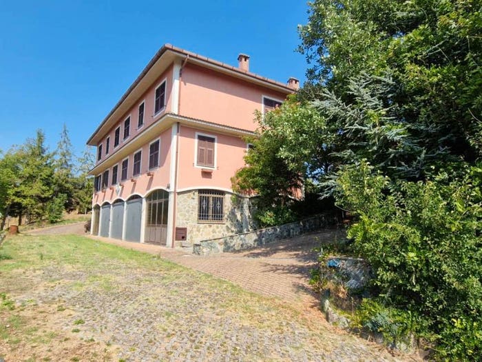 Casa con 6 locali in vendita in Centro, Mioglia