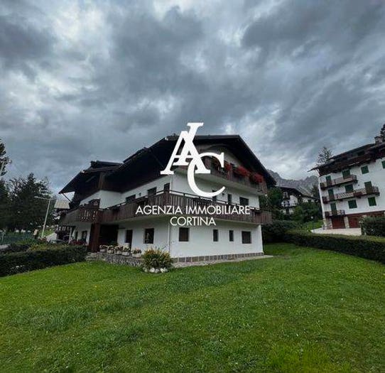 Appartamento quadrilocale in vendita in Via Del Castello, Centro, Cortina d'Ampezzo