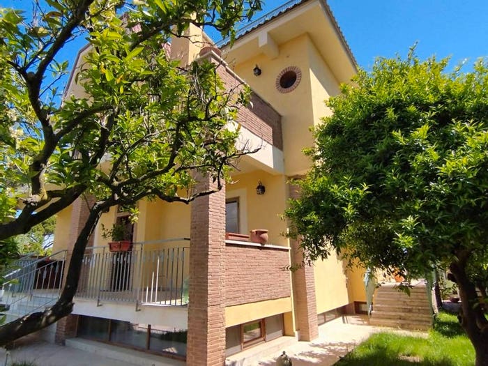 Casa con 6 locali in vendita in Via Monte di ScauriMare, Centro, Minturno