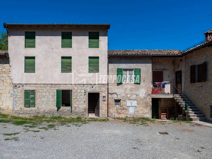 Casa con 6 locali in vendita in Via Sassi A, Guiglia