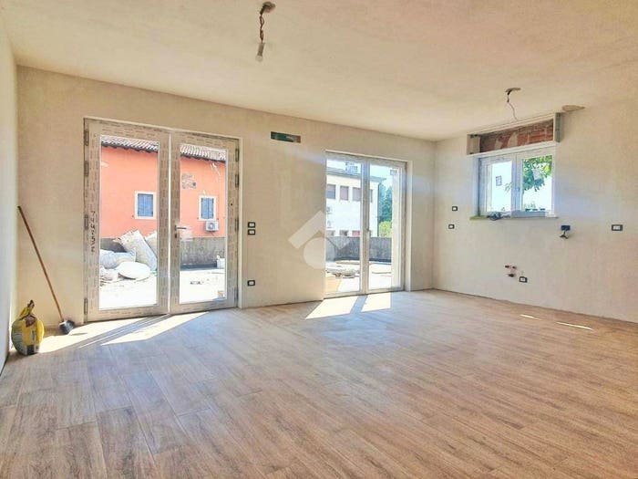 Appartamento con 5 locali in vendita in Zona centrale, Beccacivetta Azzano, Castel d'Azzano