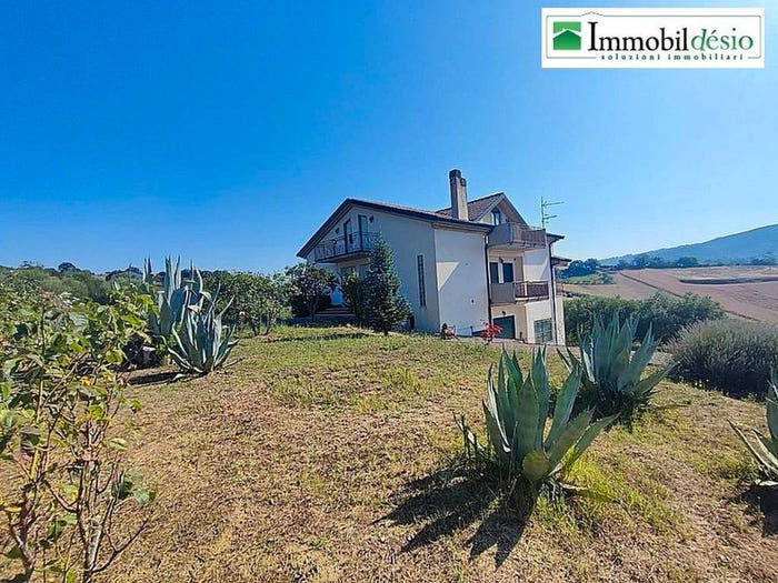 Casa con 6 locali in vendita in Contrada Braida, Baragiano