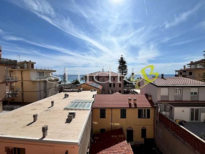 Appartamento con 5 locali in vendita in Via Vittorio Emanuele snc, Centro, Bordighera