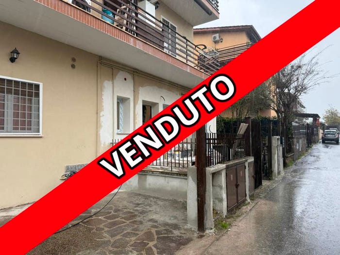Appartamento trilocale in vendita in Via Casatenovo, Valle Muricana, Roma
