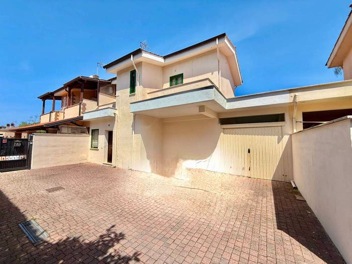 Casa quadrilocale in vendita in Via Paiella, Villa Claudia, Anzio