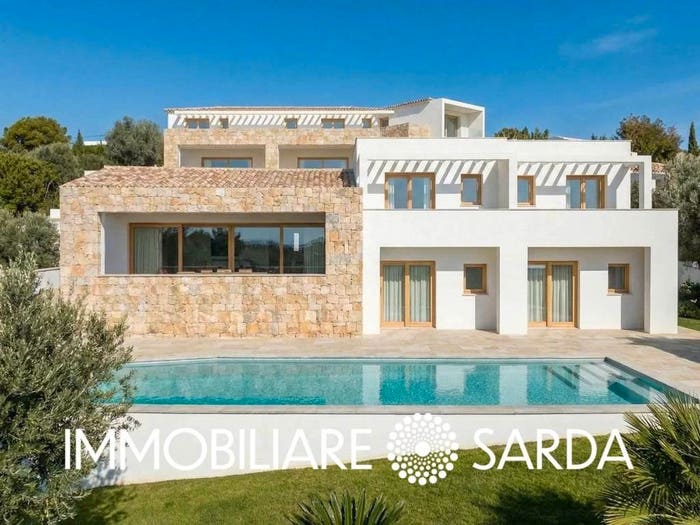 Casa con 6 locali in vendita in Via Leonardo Da Vinci, Budoni