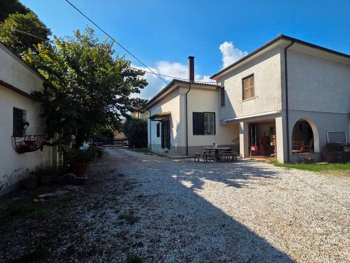 Casa con 6 locali in vendita in Guasticce LI, Guasticce, Collesalvetti