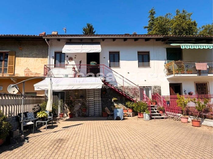 Casa con 6 locali in vendita in Via Stazione, Stazione, Brozolo