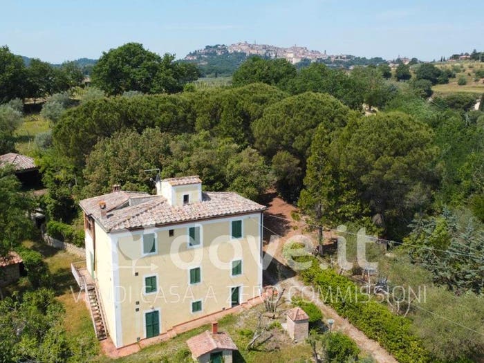 Casa con 6 locali in vendita in via di Nibbiano, Montepulciano