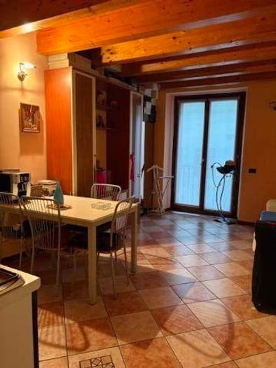 Appartamento bilocale in vendita in Piazza Malvezzi, Centro Storico, Desenzano del Garda