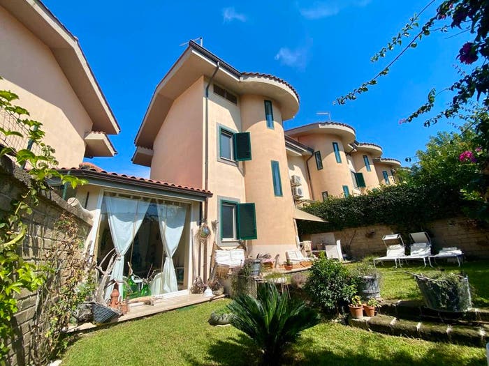 Casa quadrilocale in vendita in via Cina, Bella Farnia, Sabaudia
