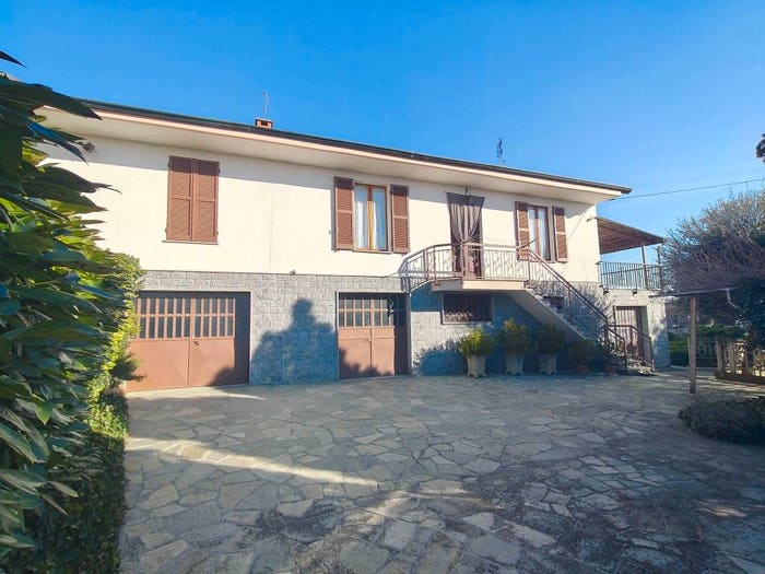 Casa con 6 locali in vendita in Strada Fornaci Stazione, Agliano Terme