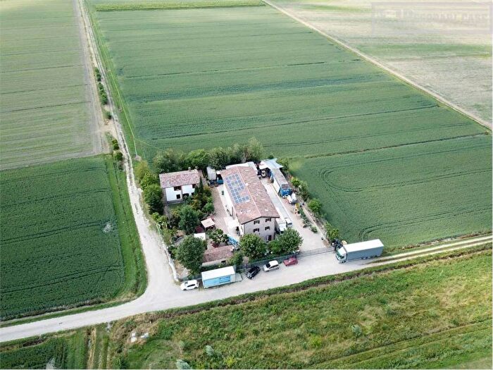 Casa con 6 locali in vendita in Via Rugginenta, Ravarino
