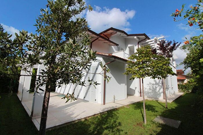 Casa con 8 locali in vendita in Via Terreni Pacchiani, Forte Dei Marmi