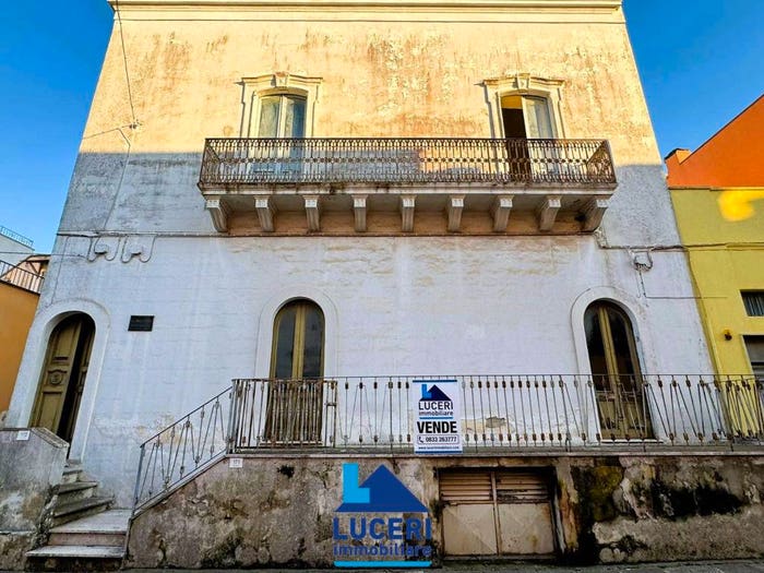 Casa con 6 locali in vendita in Via Roma, Alezio
