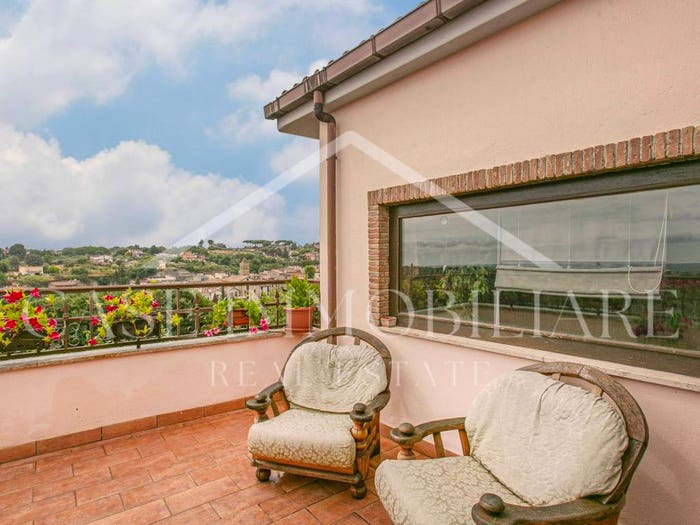 Appartamento trilocale in vendita in Via degli Ulivi, Centro, Formello