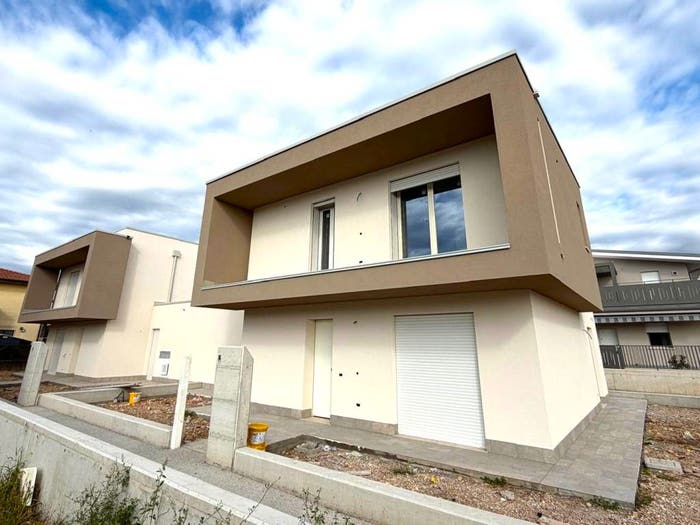 Casa con 5 locali in vendita in Via Niccolò Paganini, Centro, Buttapietra