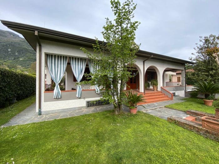 Casa con 6 locali in vendita in via Coltivatori, Camaiore Paese, Camaiore