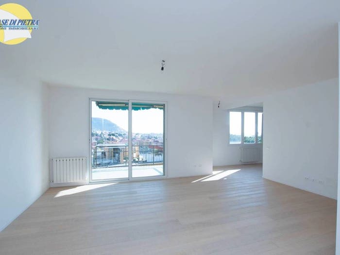 Appartamento con 5 locali in vendita in via crispi, Centro, Pietra Ligure