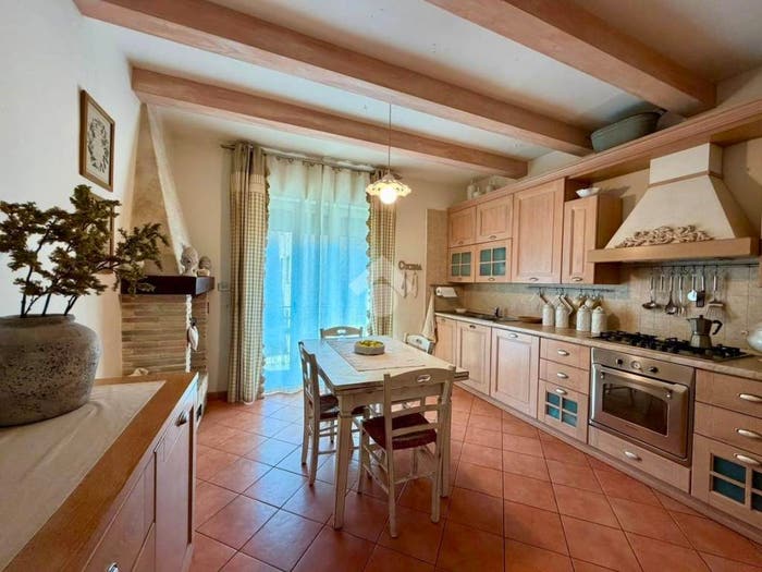 Appartamento quadrilocale in vendita in Via Bellucci, Centro, Gubbio