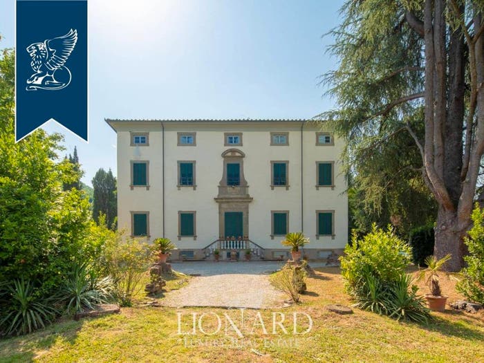 Casa con 6 locali in vendita in Piazza Anfiteatro Torre Guinigi, Lucca