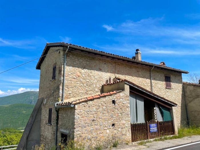 Casa con 6 locali in vendita in Strada Provinciale di Meggiano, Cerreto di Spoleto