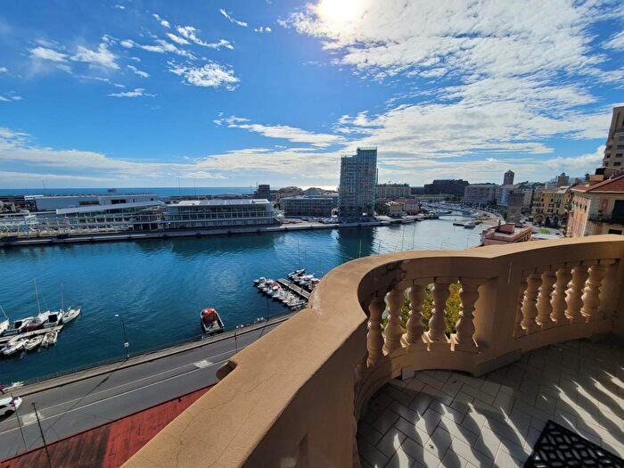 Appartamento con 6 locali in vendita in Via Famagosta, Savona