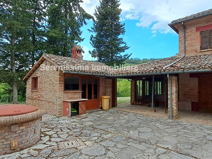 Casa con 6 locali in vendita in Centro, Mombaroccio